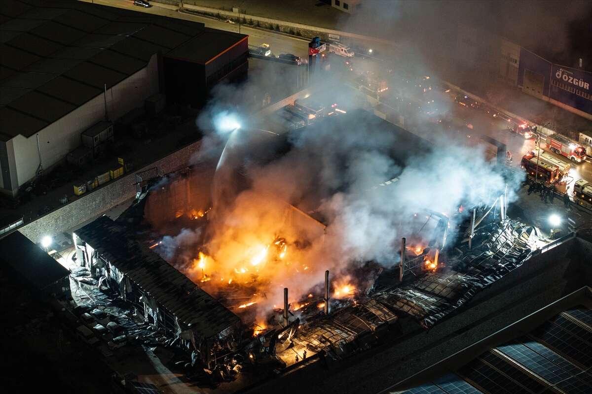 OSB’deki fabrikada çıkan yangın 5 saatte söndürüldü 11